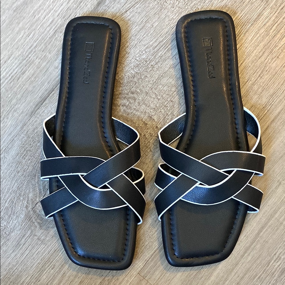 Black and White Minimalist Slide Sandals